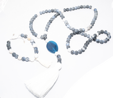 Carregar imagem no visualizador da galeria, Handmade Blue Agaat Opal, Blue Earth beads Mala
